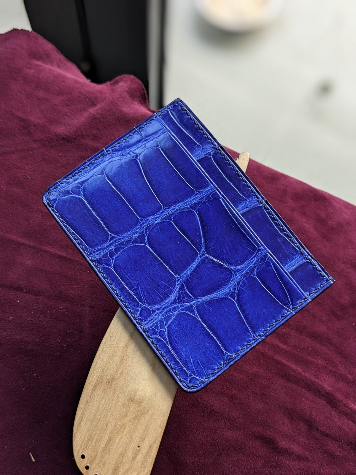 Handcrafted Alligator Leather Card Holder - Stylish Gift for Him - Personalized and Elegant