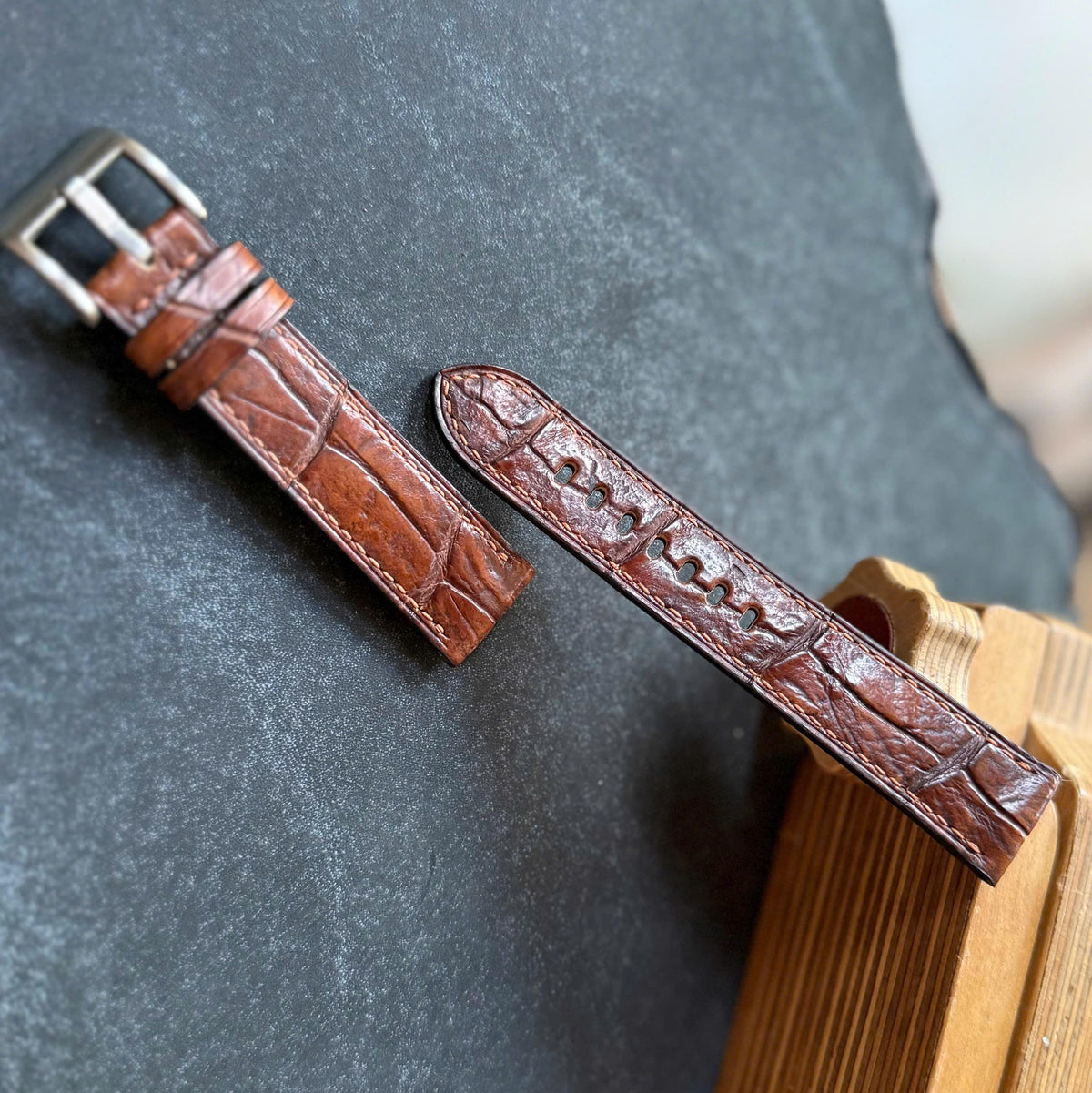 Vintage Alligator Watch Strap | Handcrafted Leather Band 18–24mm