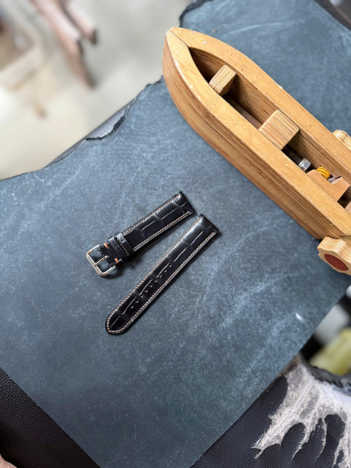 Black Alligator Leather Watch Strap – Handmade, 16–24mm