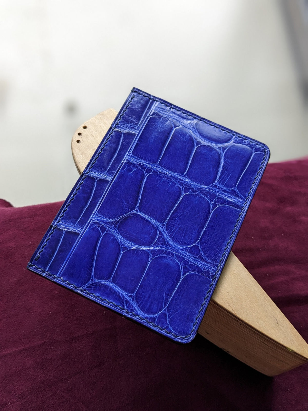 Handcrafted Alligator Leather Card Holder - Stylish Gift for Him - Personalized and Elegant