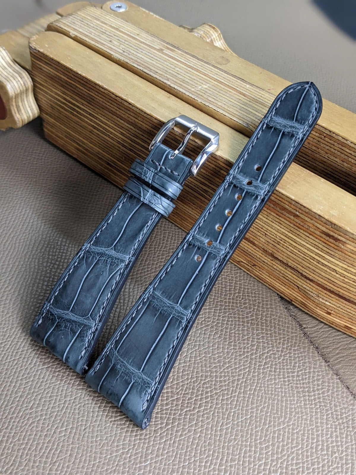 Curved Grey Alligator Leather Watch Strap with Quick Release Size 18mm-24mm