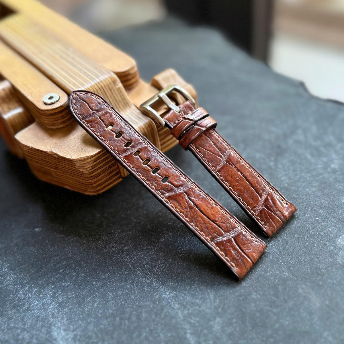 Vintage Alligator Watch Strap | Handcrafted Leather Band 18–24mm