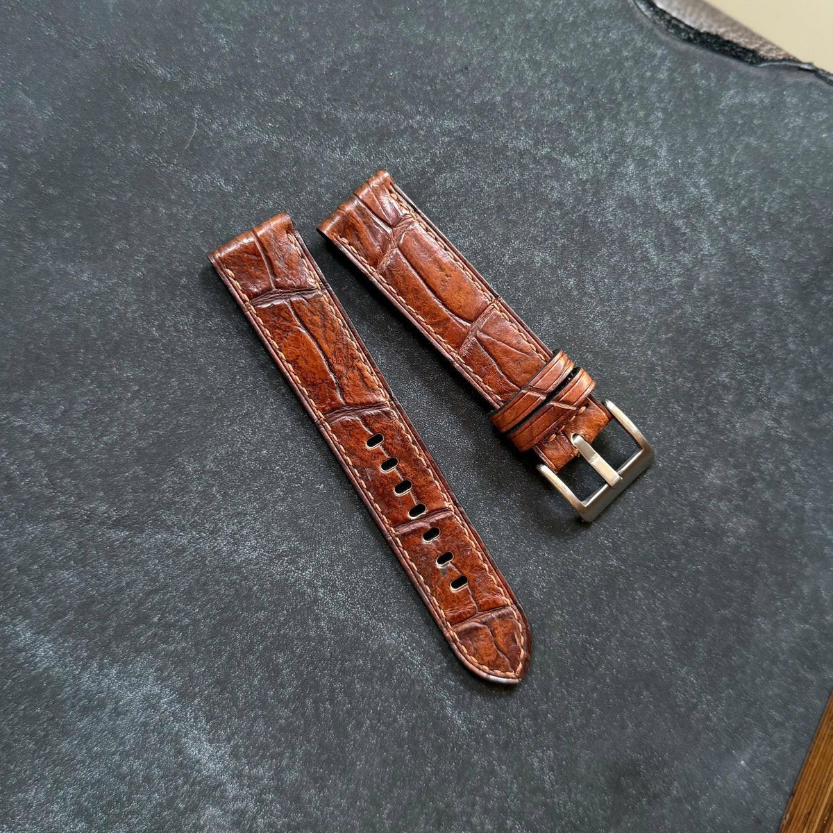 Vintage Alligator Watch Strap | Handcrafted Leather Band 18–24mm
