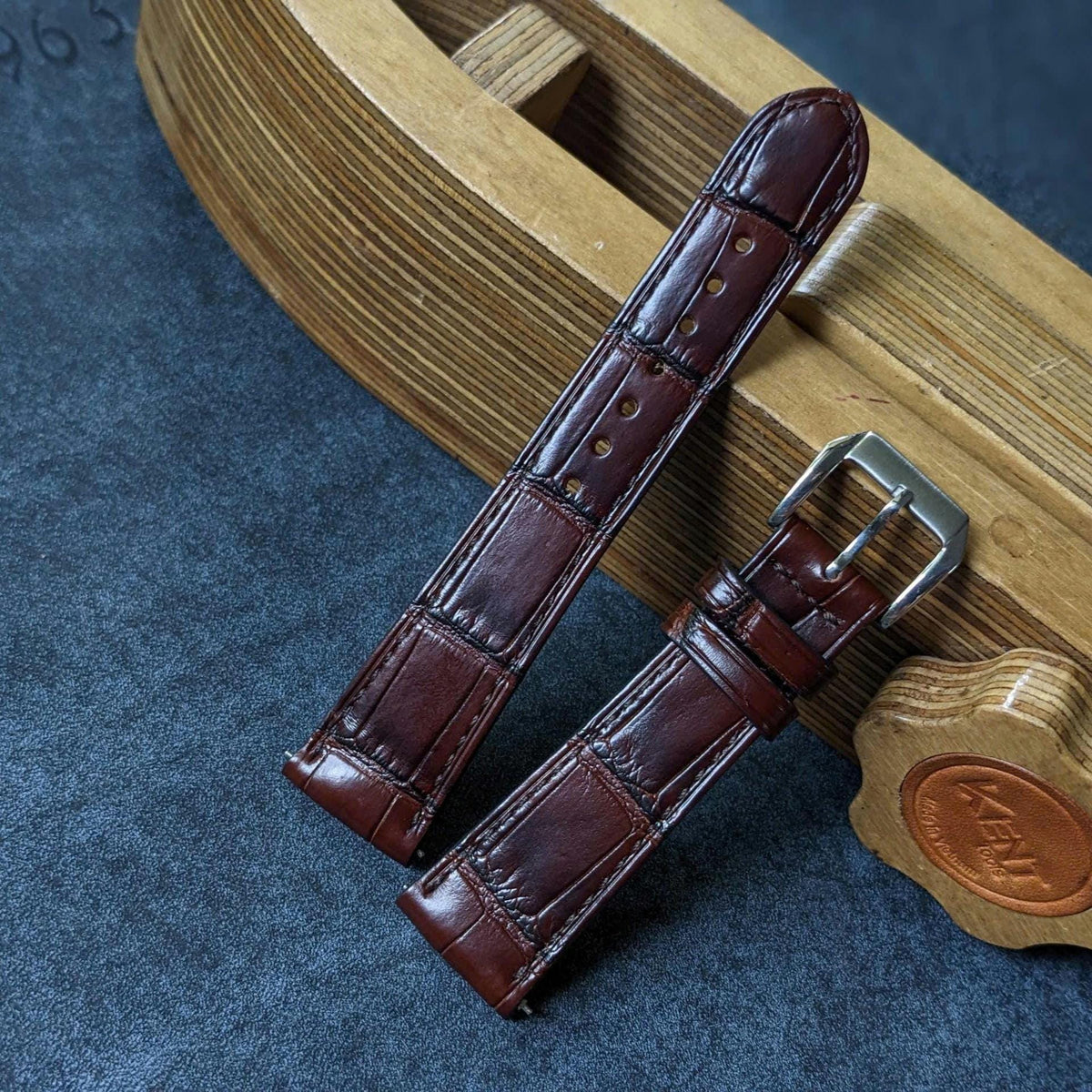 Handmade Patina Brown Alligator Leather Watch Strap (18mm-24mm)