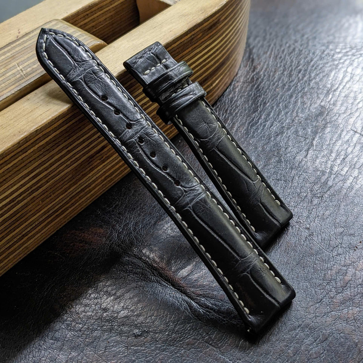 black-rolled-edge-alligator-watch-strap